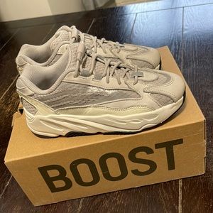 Adidas Yeezy 700 grey size 2 in preschool